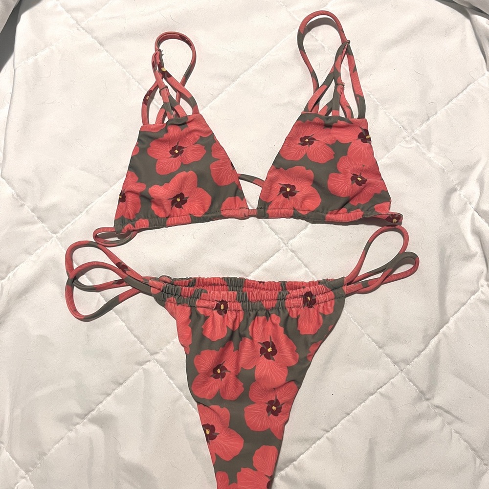 sold!benoa hau set